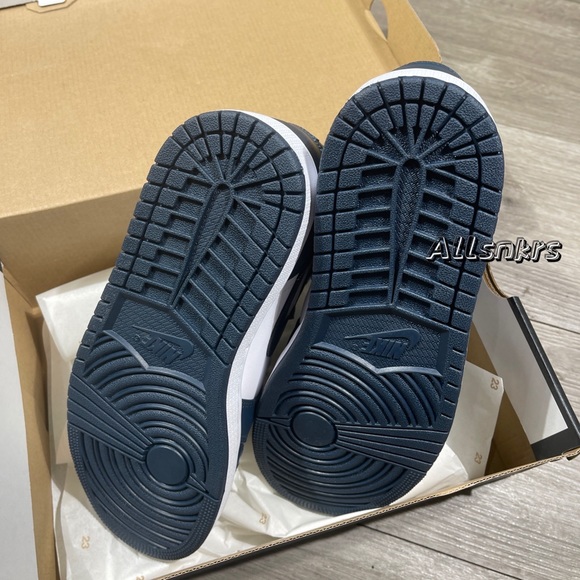 Air Jordan 1 Mid Armory Navy w - Picture 9 of 9